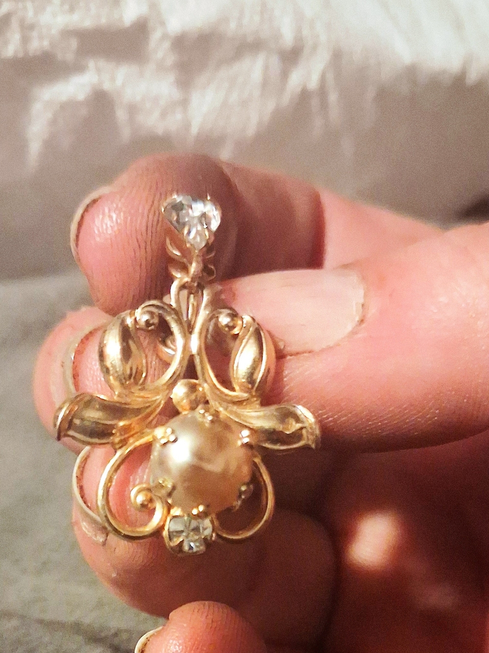 Vintage AMCO 12K Gold Filled Faux Pearl & Rhinestone Screw-Back Drop Earrings - Picture 5 of 5